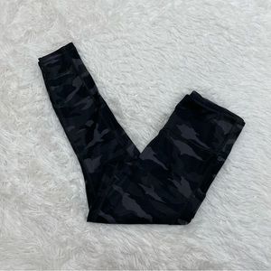 Athleta Ultimate Camo 7/8 Tight Womens Size Small Crop Pockets High Rise Legging